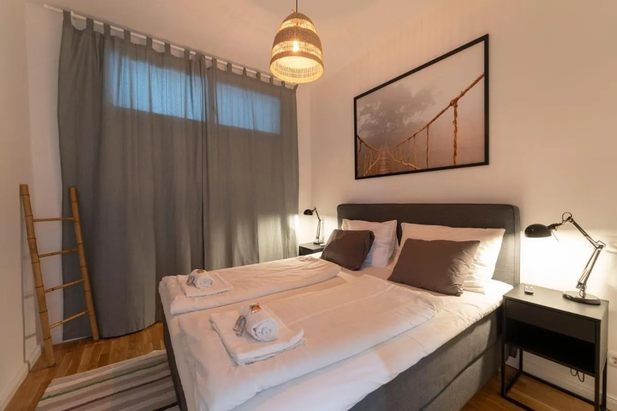 josef’s home I Comfort Apartment I Metro Access - 2