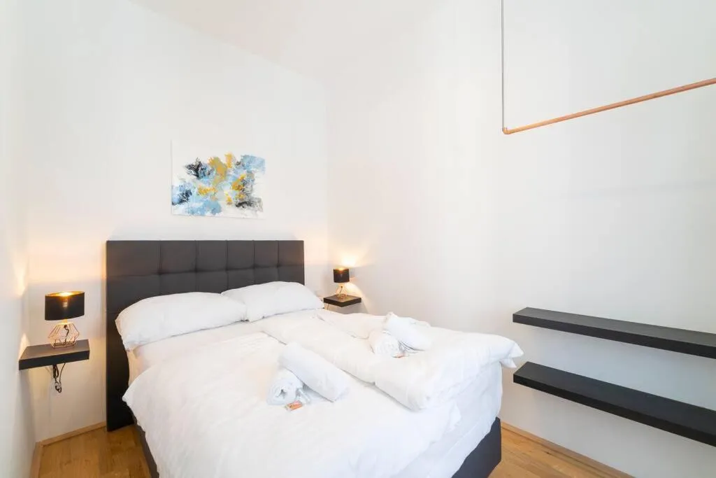 josef’s home I Comfort Apartment I UNO-City, VIC - 3