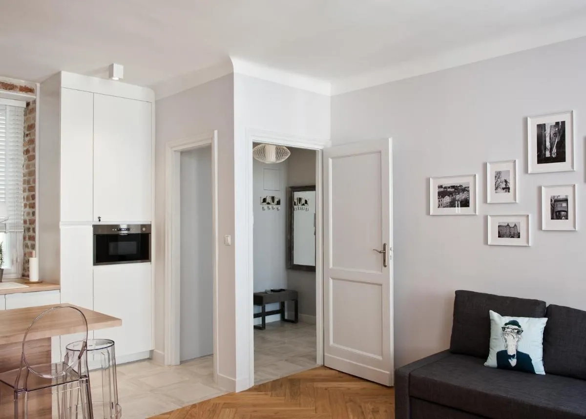 Image 3 of Red Brick Old Town Apartment
