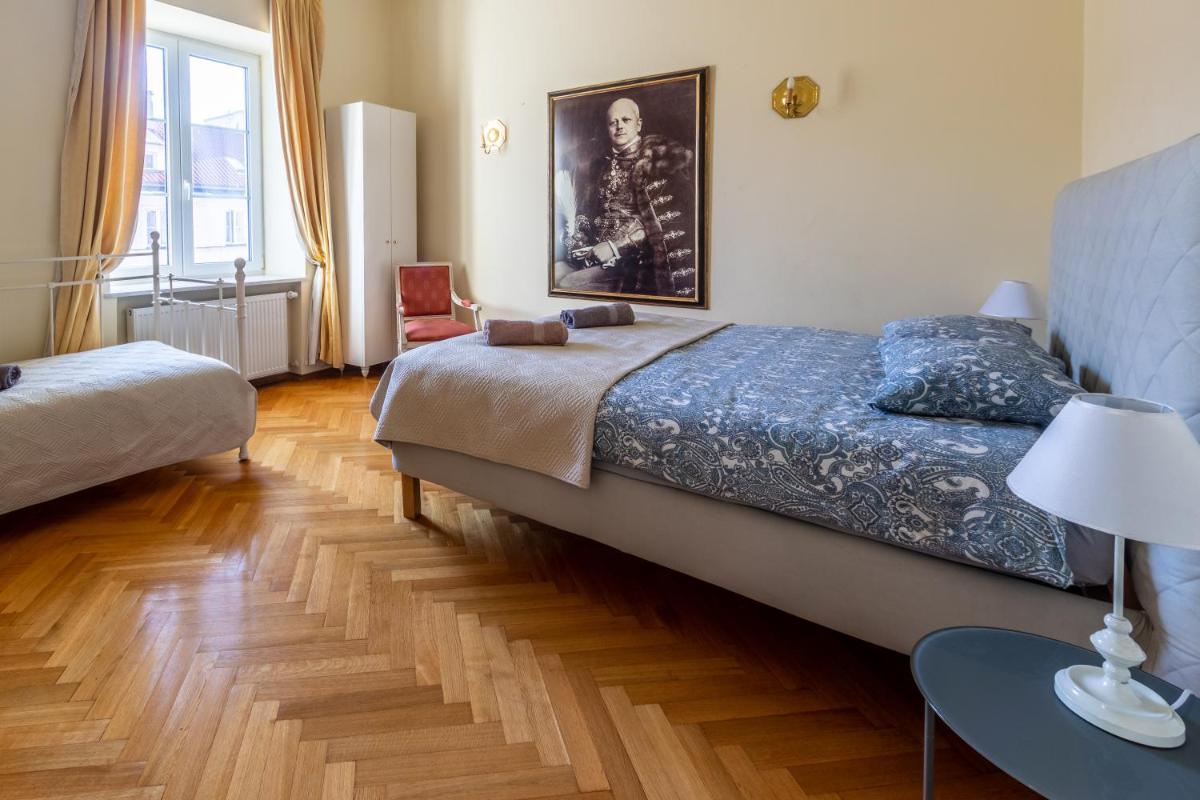 Image 1 of Apartament luster i obrazów