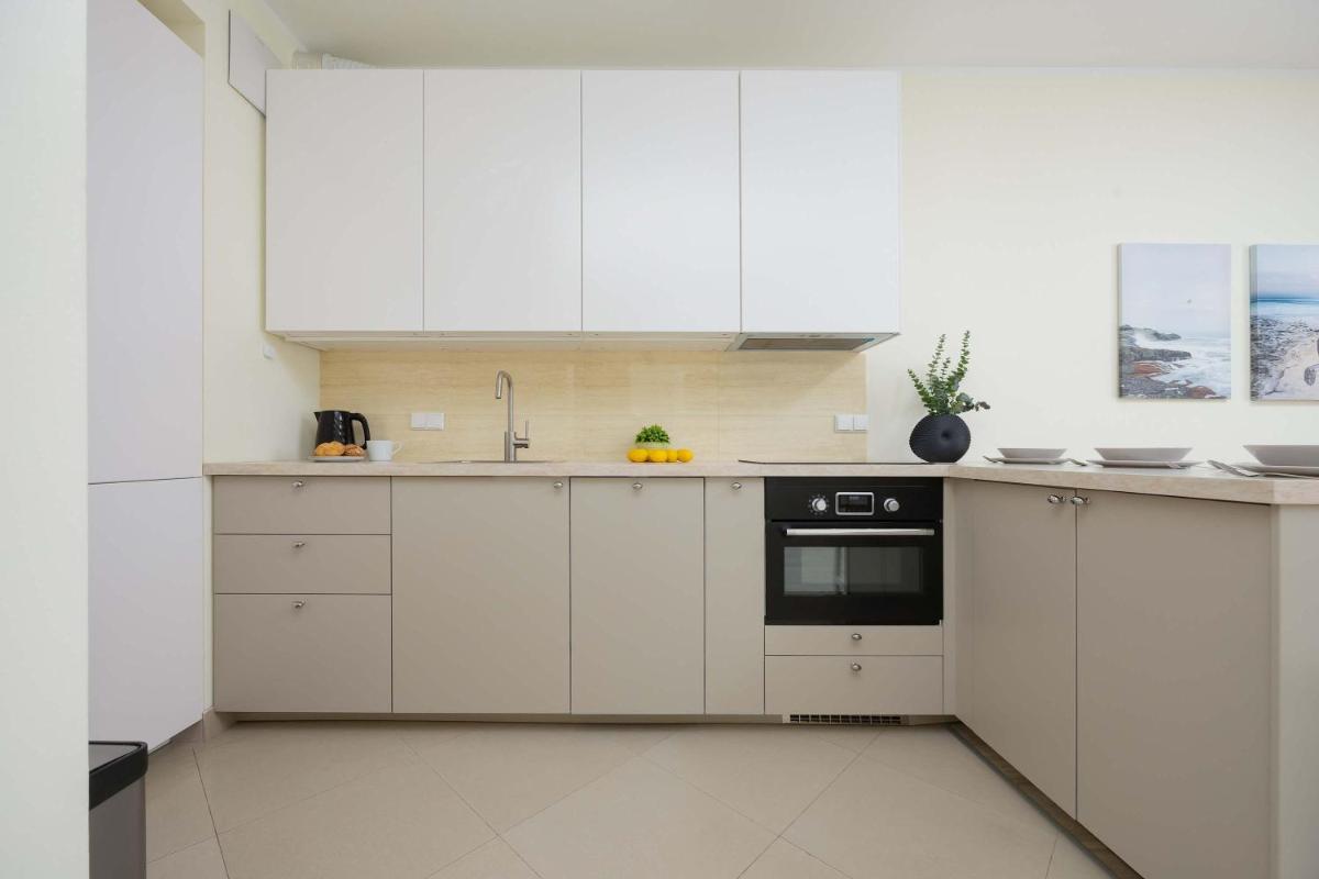 Image 4 of Bright Apartment with Parking In the Center of Warsaw by Noclegi Renters