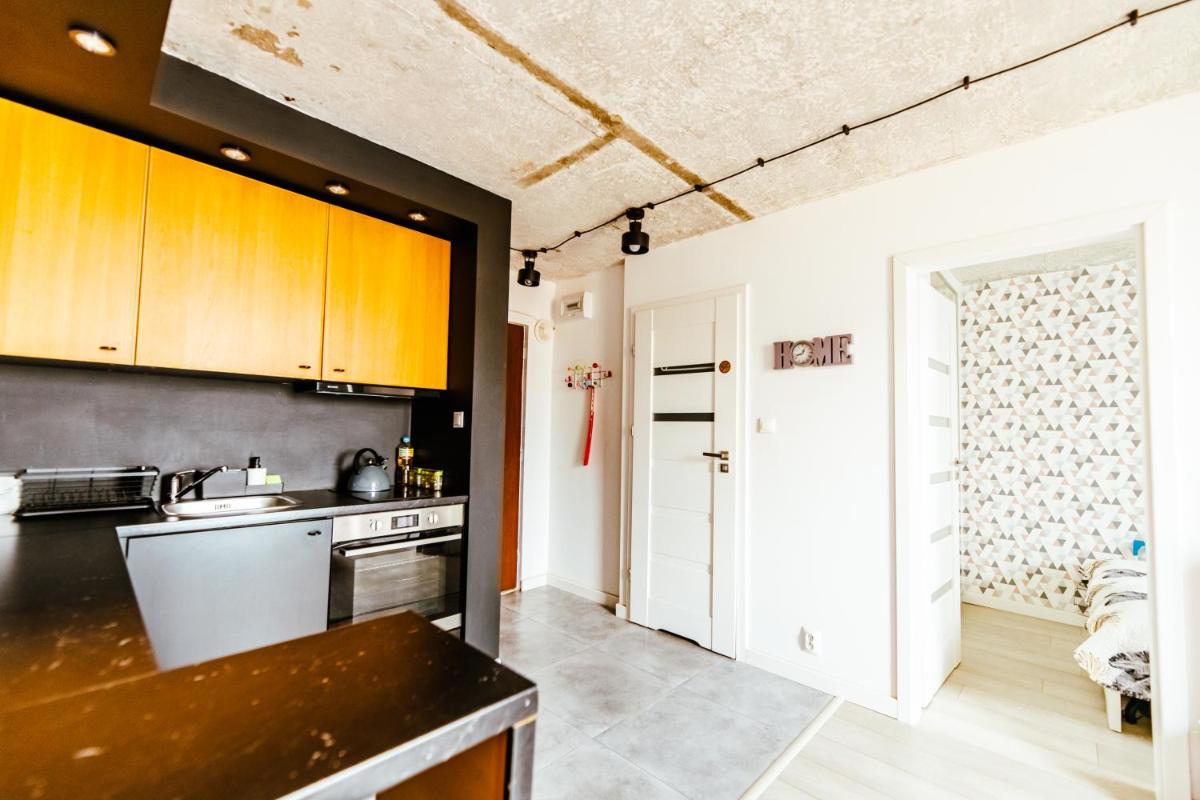Image 2 of Industrial 9th Floor Central Apartment with Balcony and Views
