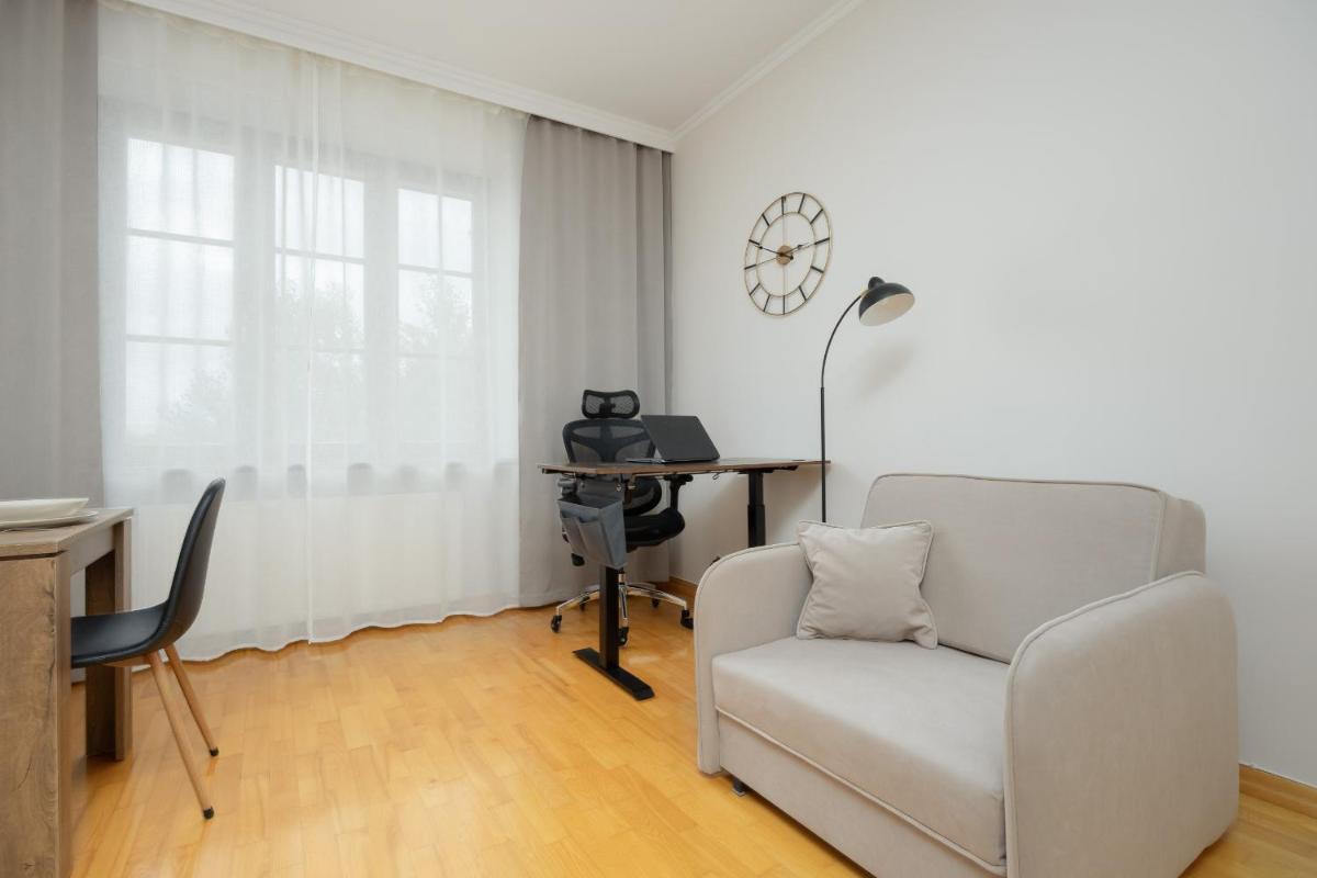 Image 2 of Spacious Filtry Apartment near Pola Mokotowskie by Noclegi Renters