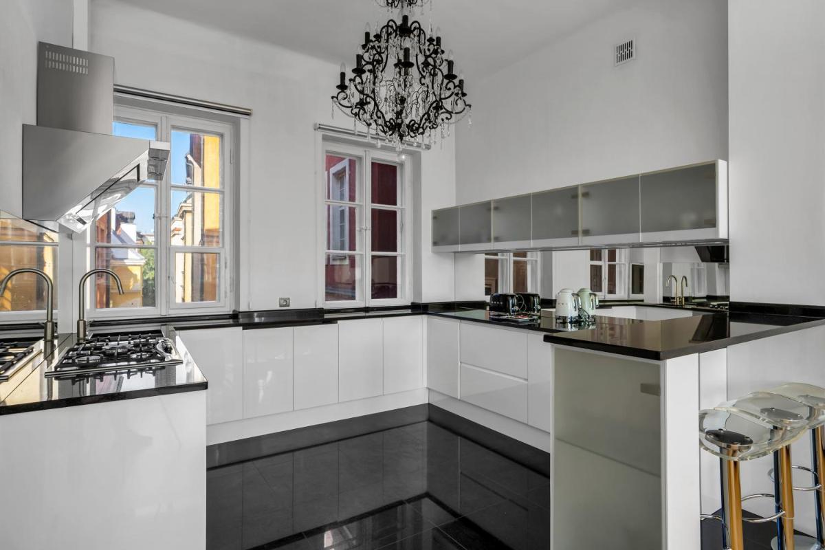 Image 6 of Warsaw Castle Apartments – Prime Location, Historic City Center, Castle View, Fast Internet – by Rentujemy