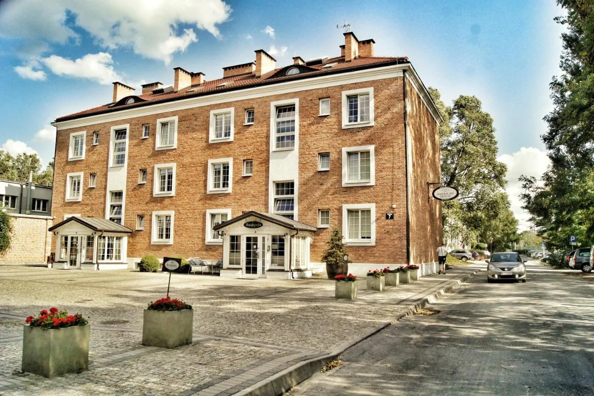 Image 5 of American House Hennela