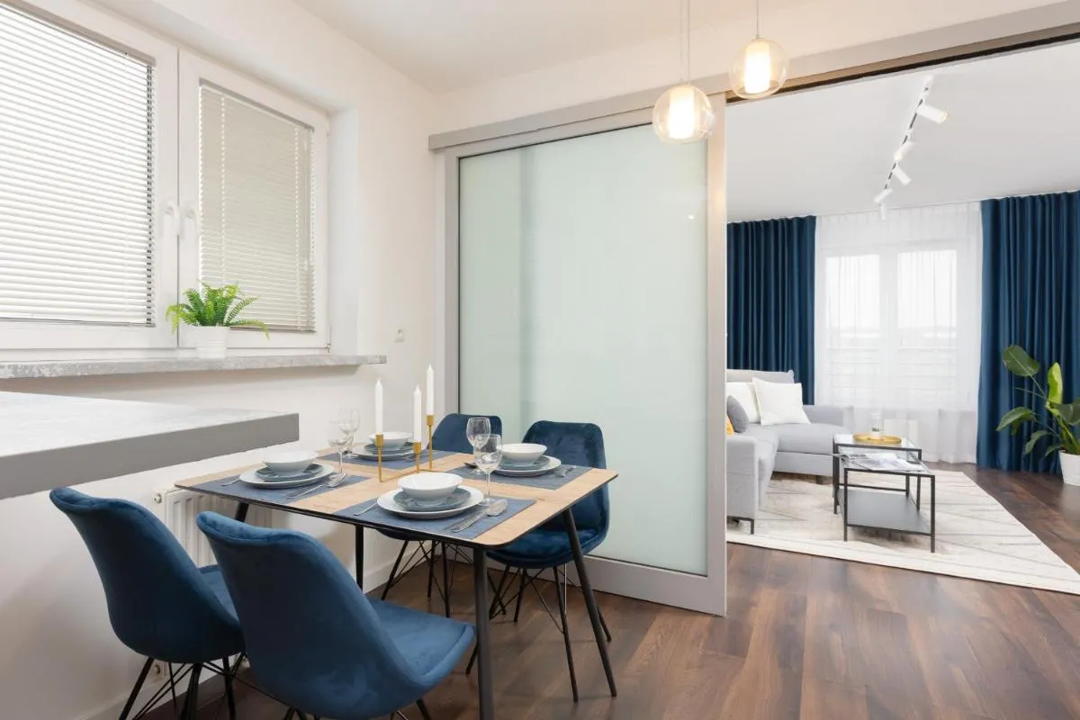 Image 2 of Beautiful & Spacious Warsaw Apartment by Noclegi Renters