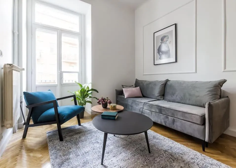 Image of Glamorous Studio with High Ceiling near Metro WWA20