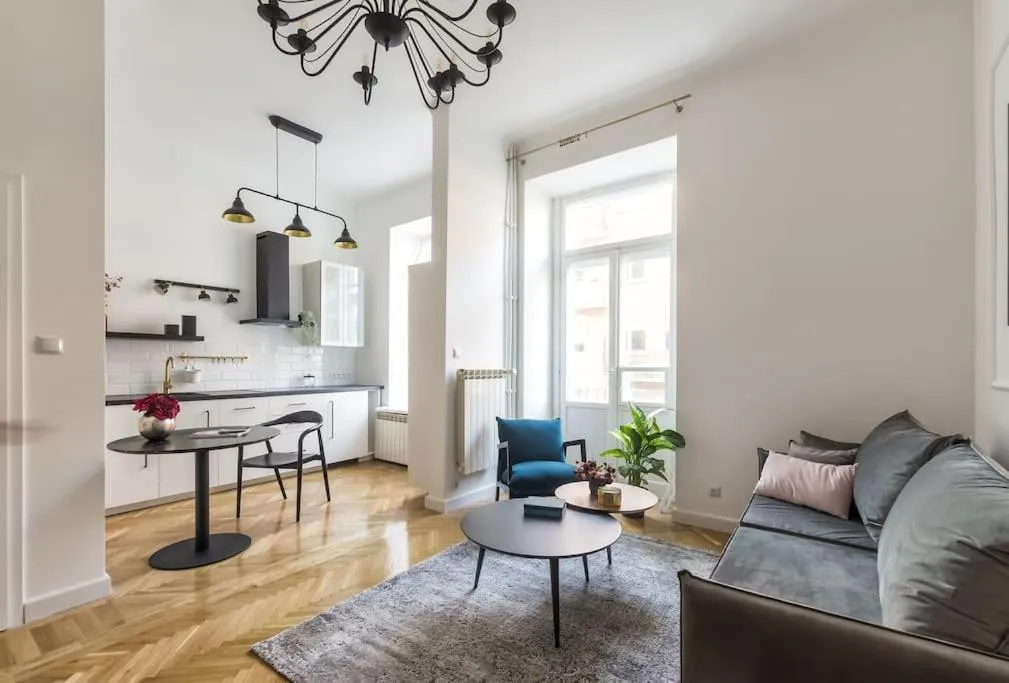 Image 5 of Glamorous Studio with High Ceiling near Metro WWA20