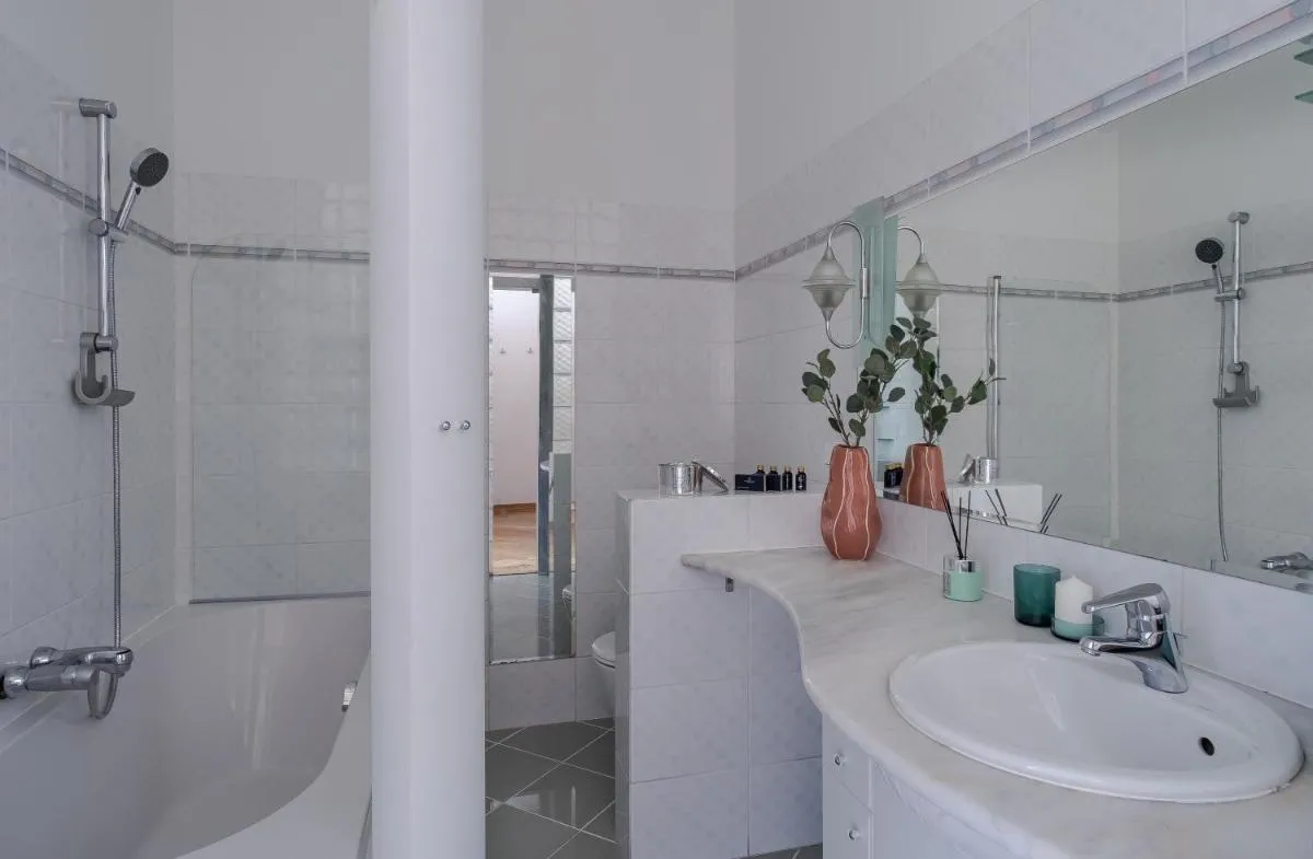 Image 2 of Old Town Home – Premium Apartment