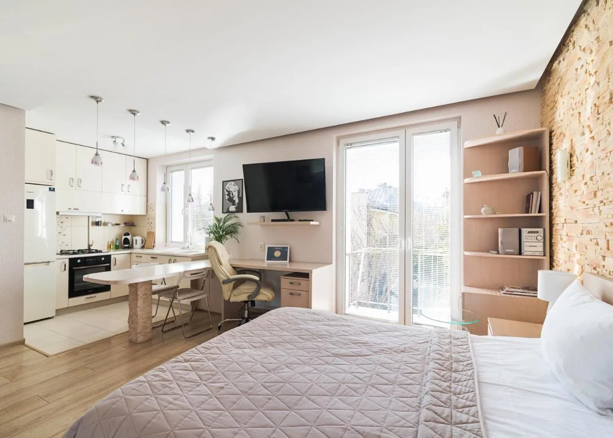 Image 3 of Royal Garden Apartment
