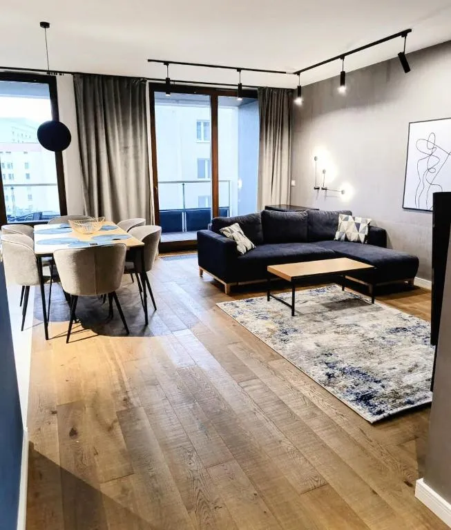Image of Spacious & Modern 3BR-2BA Apt