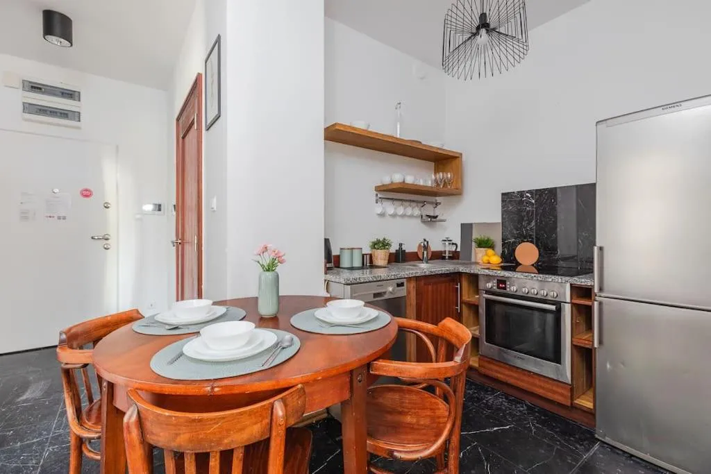 Image 6 of SuperApart Wilanowska apt 2 “Chic 1-Bed Suite with Full Kitchen & Bathtub Access”