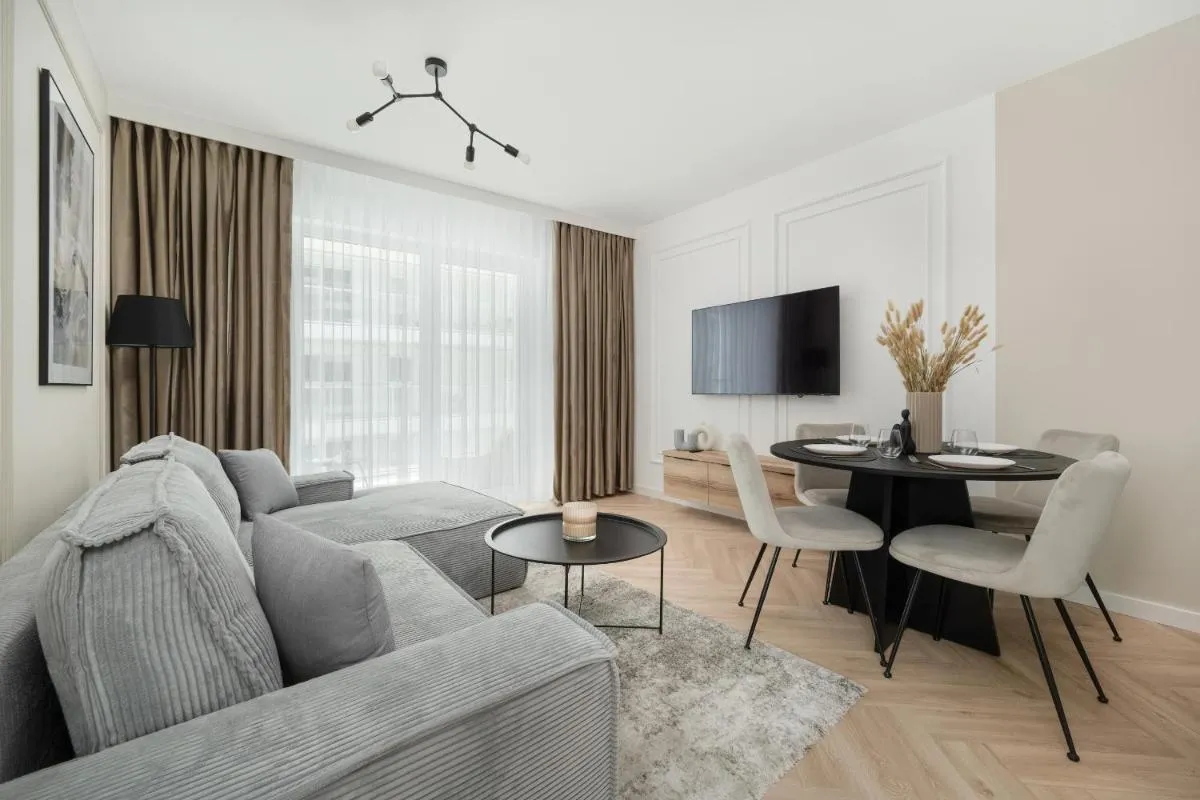 Image 4 of Eleganckie Apartamenty z Parkingiem Blisko Starego Miasta by Noclegi Renters
