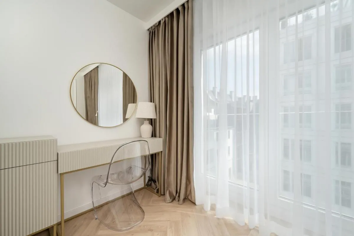 Image 3 of Eleganckie Apartamenty z Parkingiem Blisko Starego Miasta by Noclegi Renters