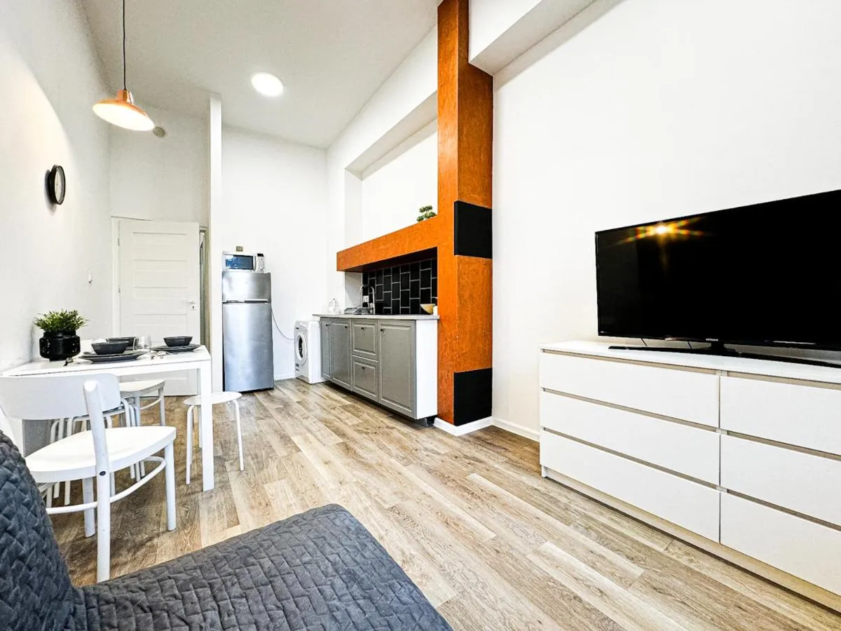Image 3 of 1min Walk to Market Square, Beautiful Views! Stylish 1BR Kitchen