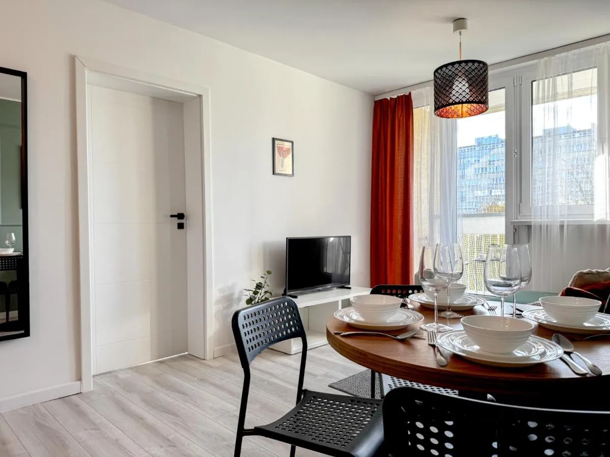 Image 4 of 2mins SkyTower! Stylish 2BD Kitchen, Balcony! Near Train