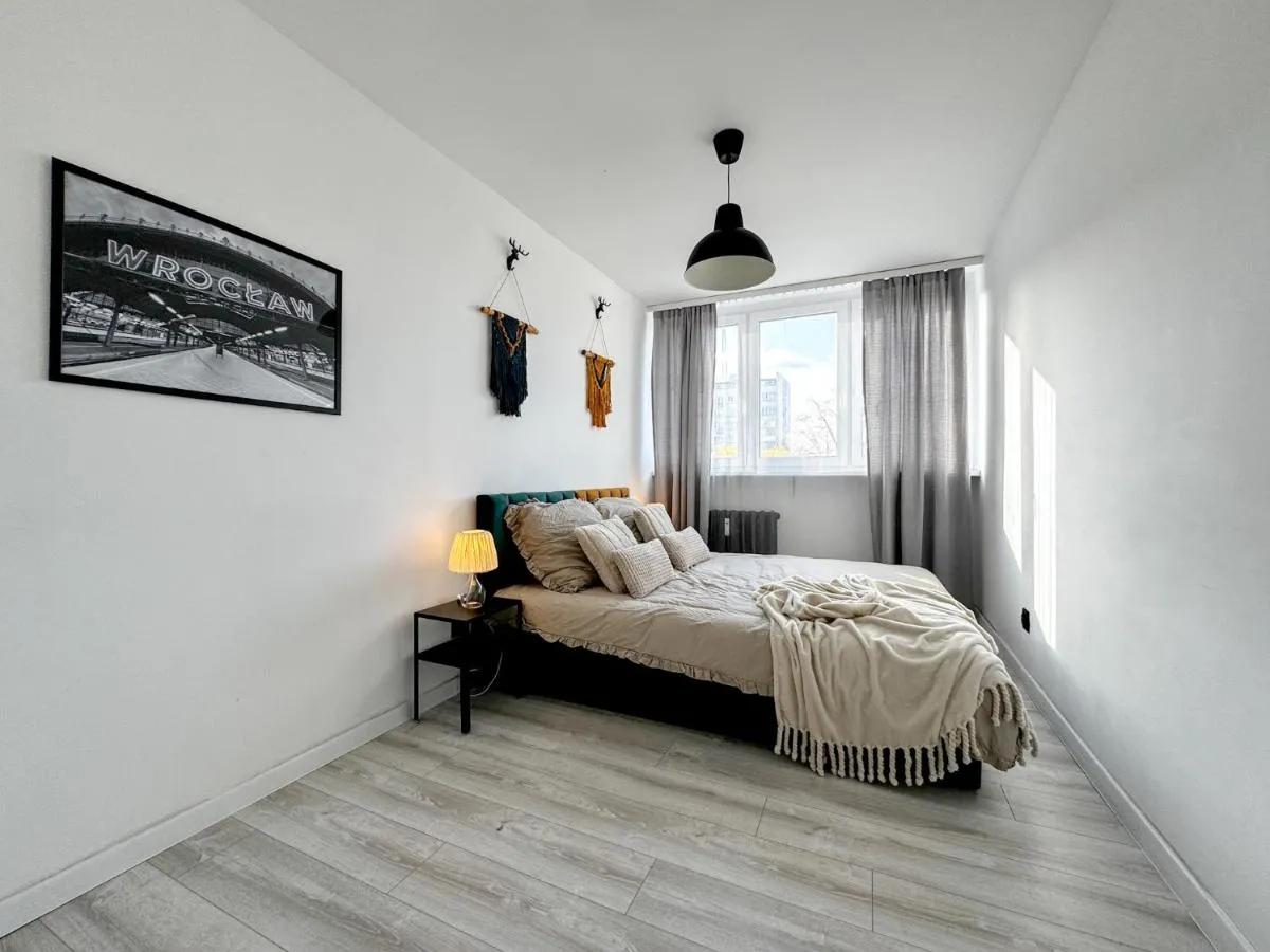 Image 5 of 2mins SkyTower! Stylish 2BD Kitchen, Balcony! Near Train