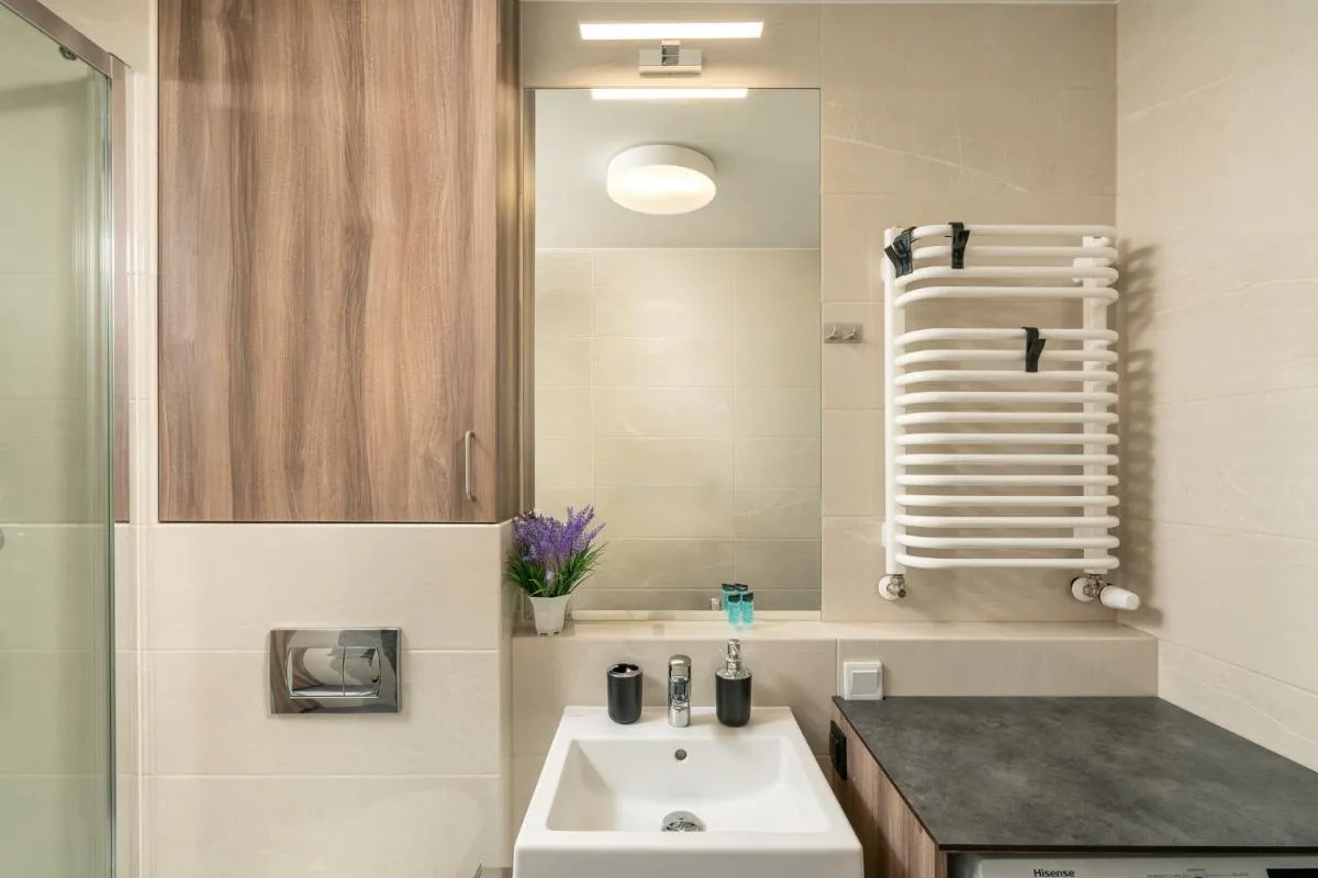 Image 2 of ApartWro 3th – apartament przy dworcu głównym PKP, balkon, garaż, rowery