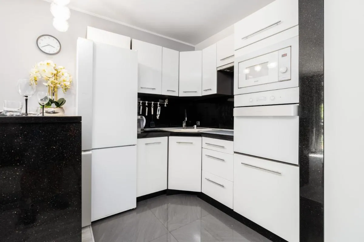 Image 2 of Apartament Konduktorska z Parkingiem i Ogródkiem – w spokojnej dzielnicy by Noclegi Renters