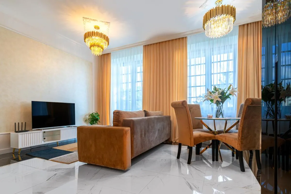 Image 2 of Apartament Versace Jana Pawła