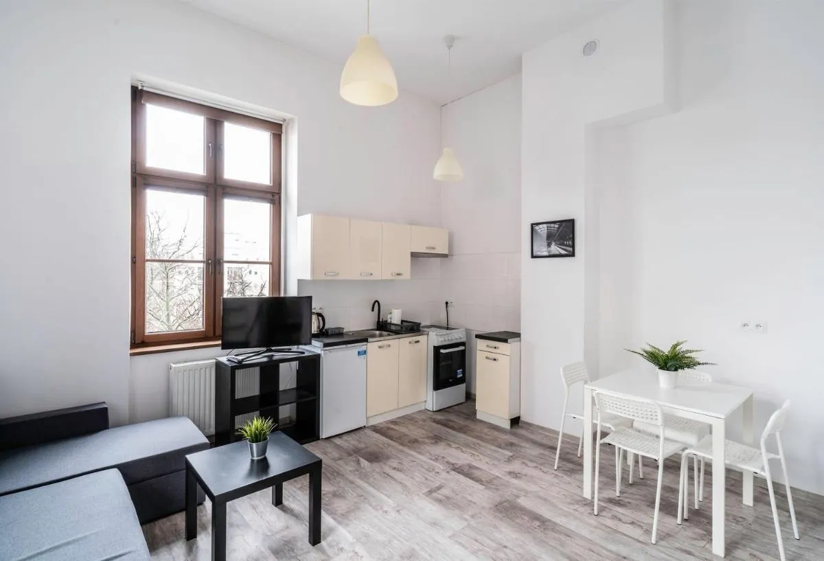Image 3 of Apartament z osobną sypialnią w pięknej kamienicy w centrum