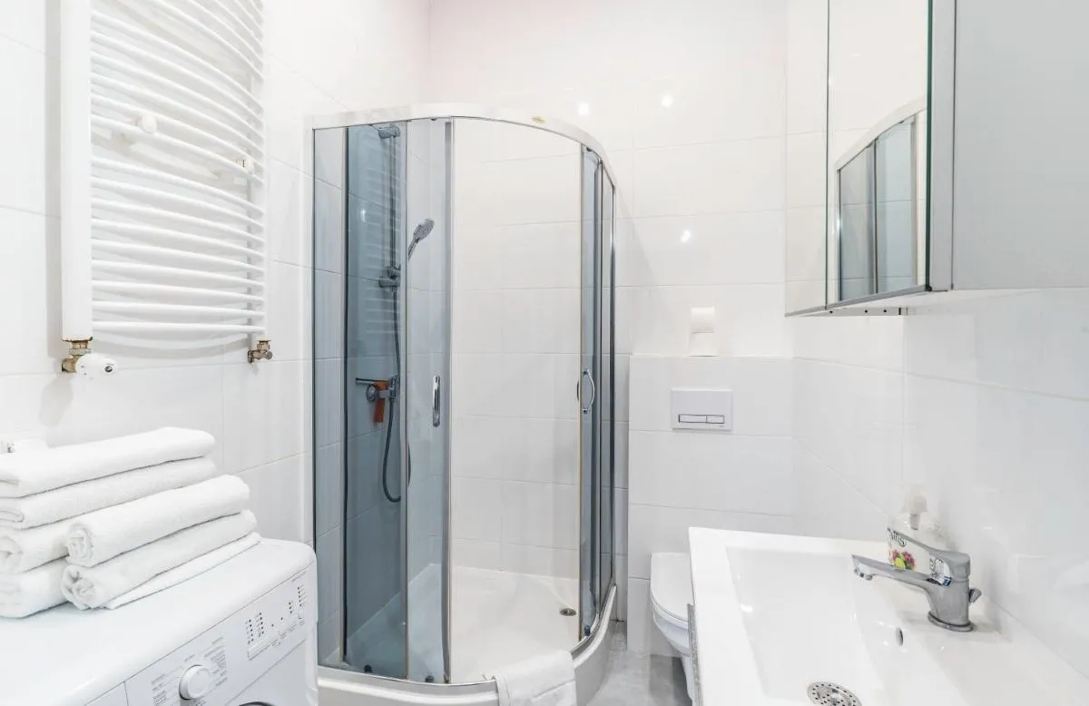 Image 2 of Apartament z osobną sypialnią w pięknej kamienicy w centrum
