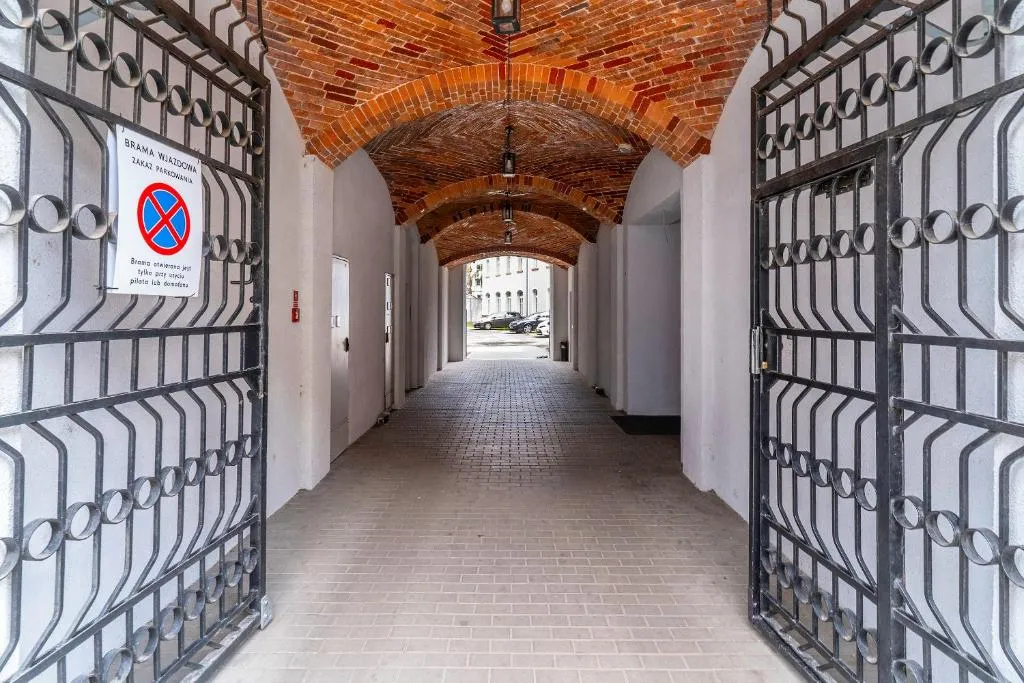 Image of Apartament z osobną sypialnią w pięknej kamienicy w centrum