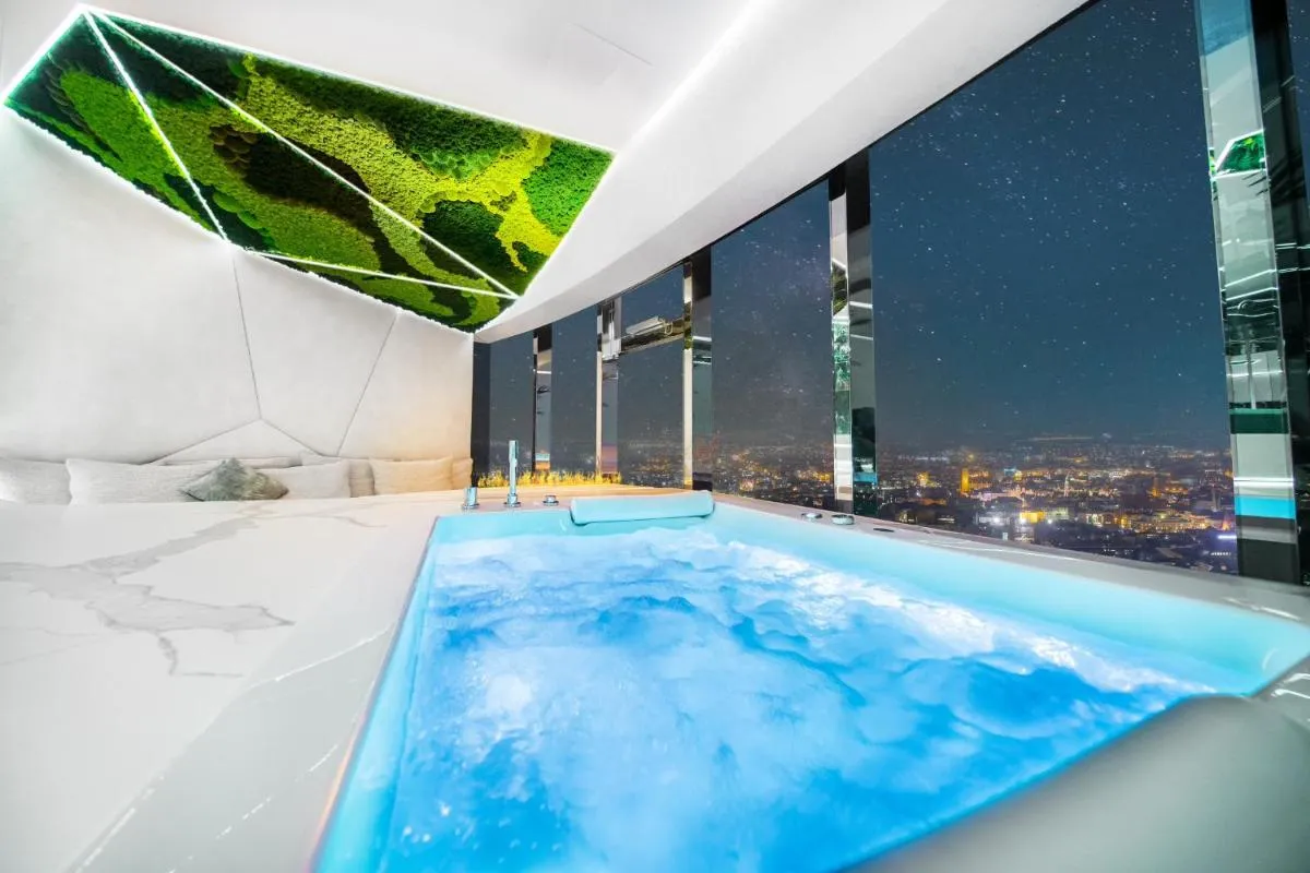 Image 2 of Apartamenty Sky Tower z Jakuzzi Przy Oknie