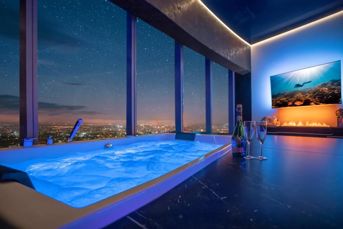Image 6 of Apartamenty Sky Tower z Jakuzzi Przy Oknie