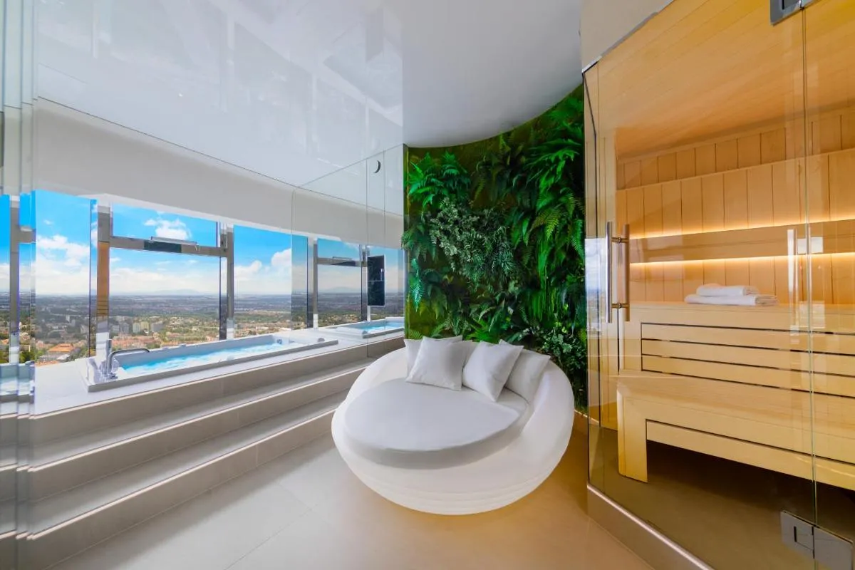 Image 3 of Apartamenty Sky Tower z Jakuzzi Przy Oknie