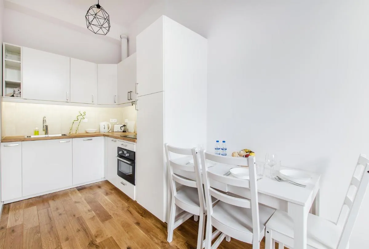 Image 6 of Beautiful Diamond Apartment – 10 min walk to Market Square!