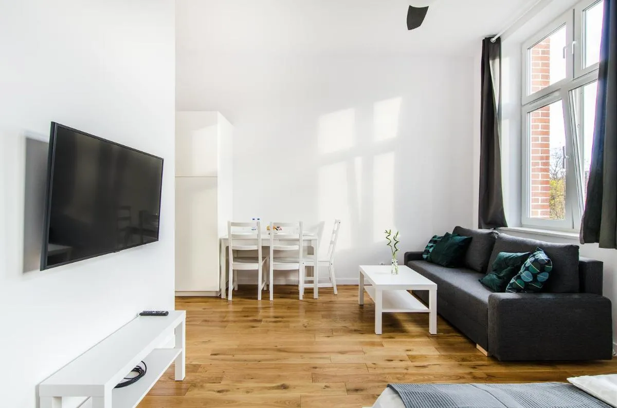 Image 3 of Beautiful Diamond Apartment – 10 min walk to Market Square!