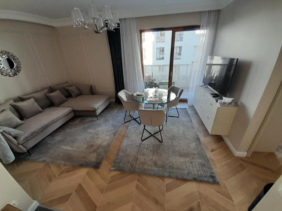 Image 4 of Beige MOOD City Apartment