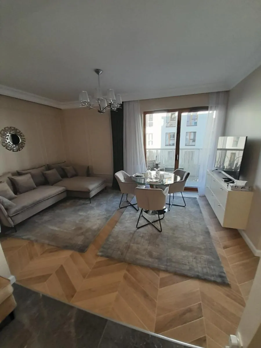 Image 3 of Beige MOOD City Apartment