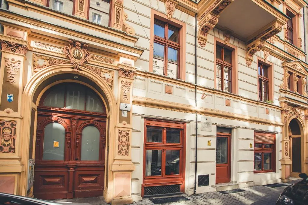Image of Best Studio