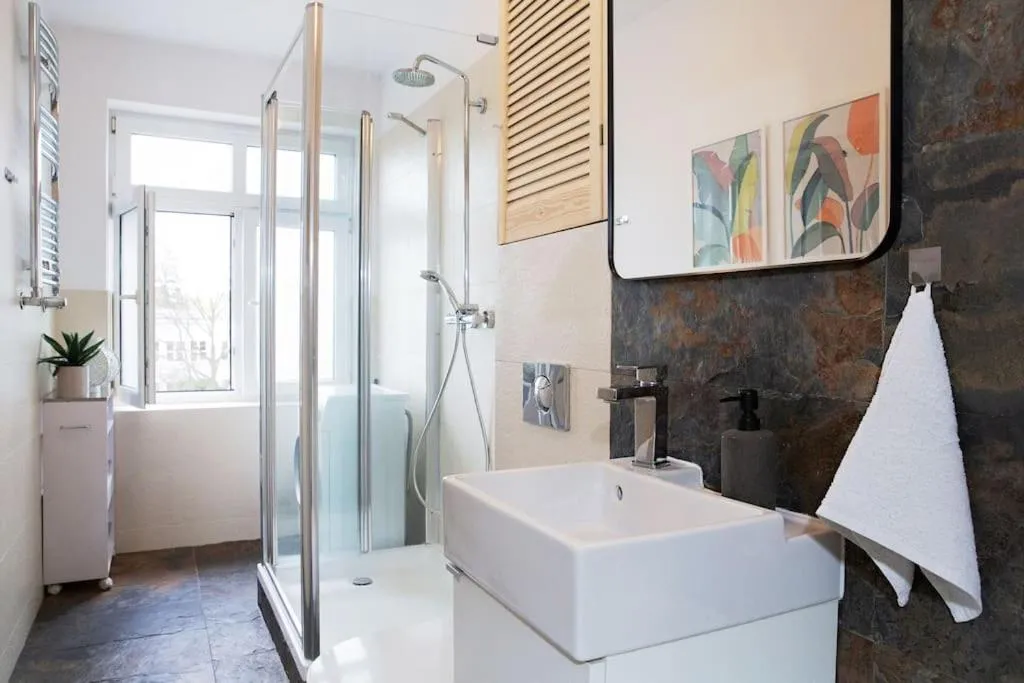 Image 4 of Bright apartment by the park & the river