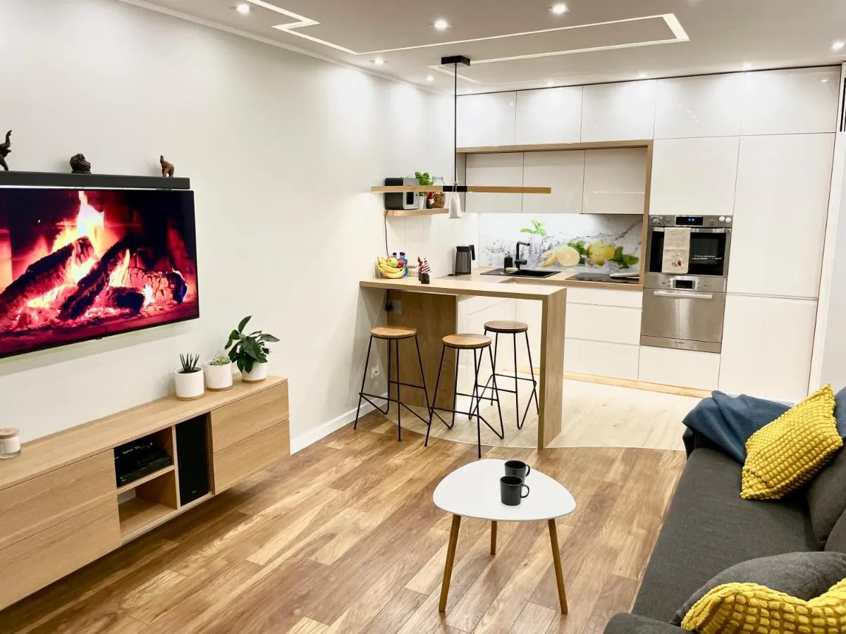 Image 1 of Comfortable Apart, Old Town, free parking, hanging bed, Wi-Fi, lift, aircon,self check-in 24h, Stare Miasto, winda, nowy budynek, garaż 0 zl, klima