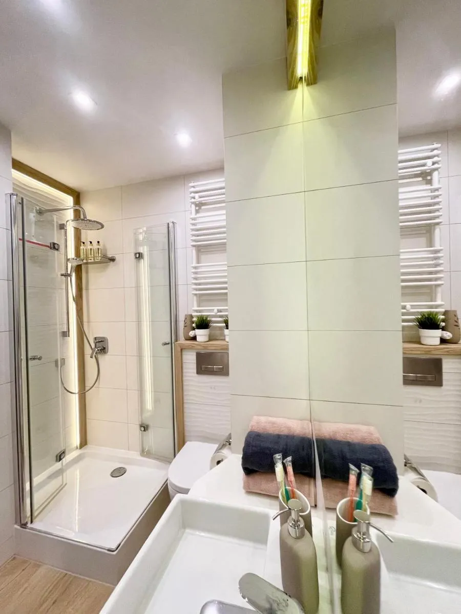 Image 4 of Comfortable Apart, Old Town, free parking, hanging bed, Wi-Fi, lift, aircon,self check-in 24h, Stare Miasto, winda, nowy budynek, garaż 0 zl, klima