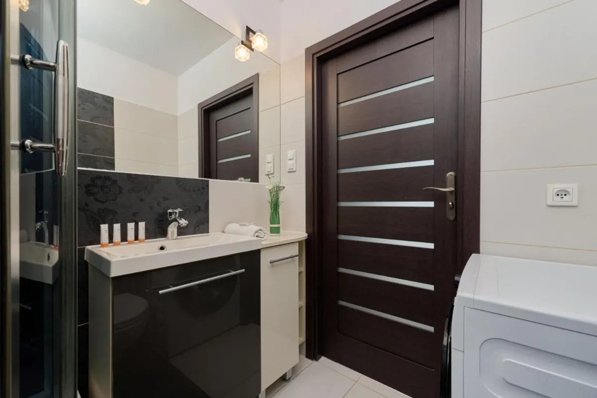 Image 5 of Comfortable & Cozy Studio with Balcony – Klimasa by Noclegi Renters