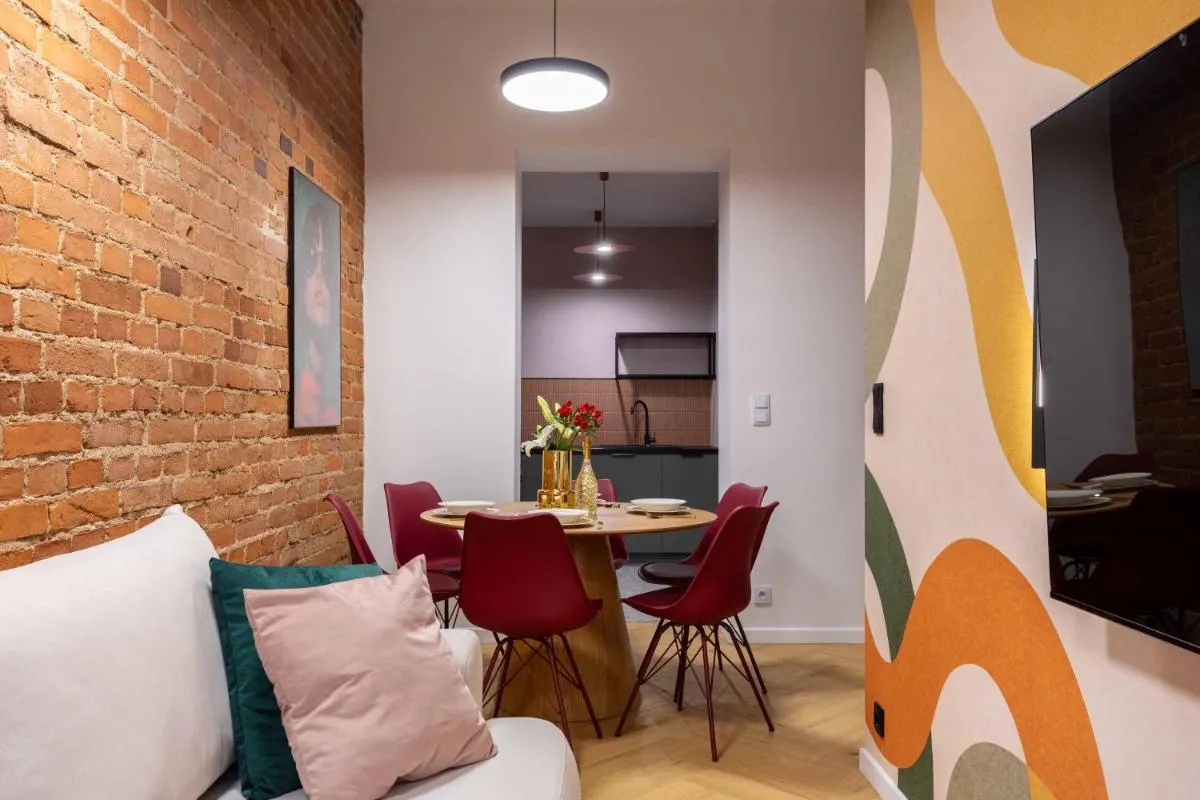 Image 2 of Comfy Modern Apart in Old Town Parking by Hoomvi