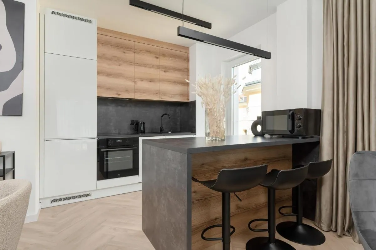Image 2 of Elegancki Apartament z Parkingiem Blisko Starego Miasta by Noclegi Renters