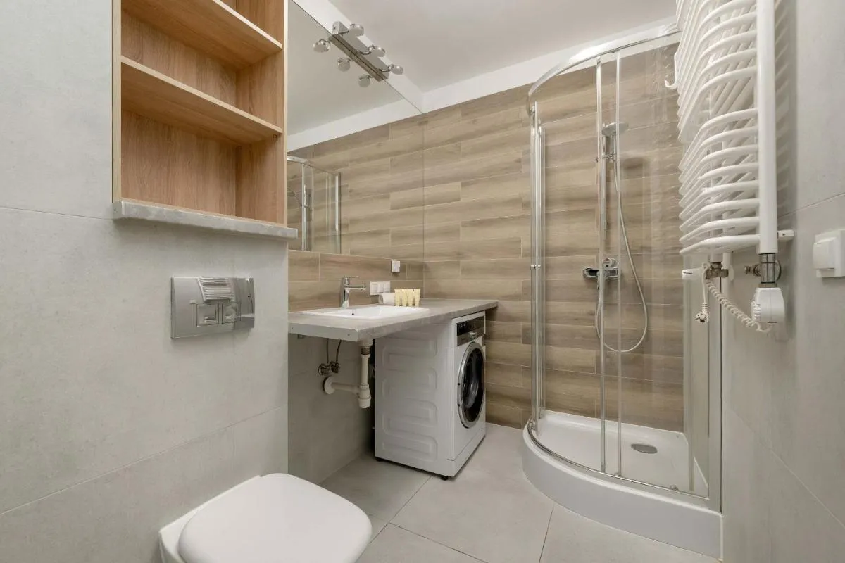 Image 4 of Elegancki Apartament z Parkingiem i Umeblowanym Balkonem we Wrocławiu by Noclegi Renters