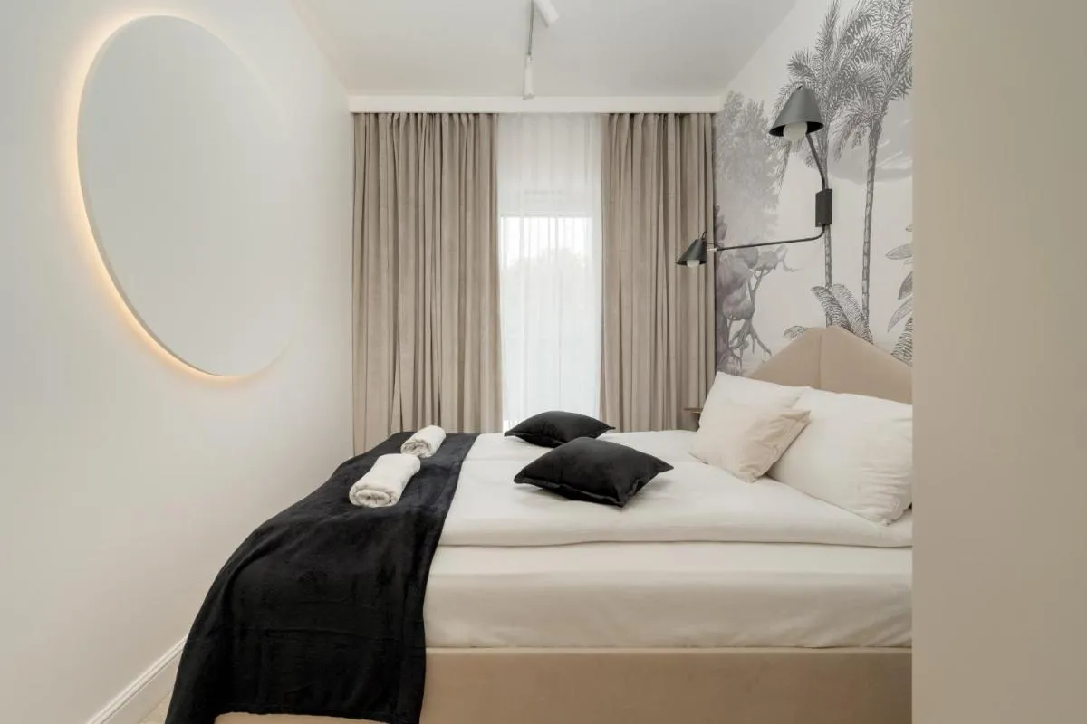 Image 3 of Elegant Apartment with Parking on Kępa Mieszczańska Wrocław by Renters Prestige