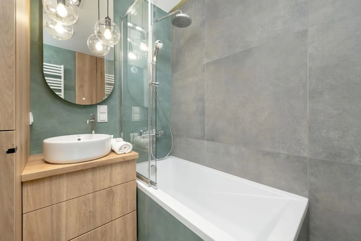 Image 4 of Exclusive River View Apartment with Balcony & FREE GARAGE by Renters Prestige