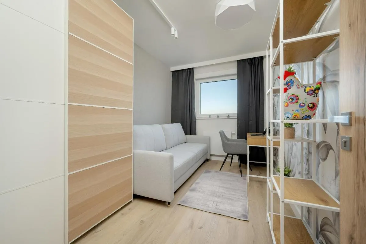 Image 6 of Exclusive River View Apartment with Balcony & FREE GARAGE by Renters Prestige