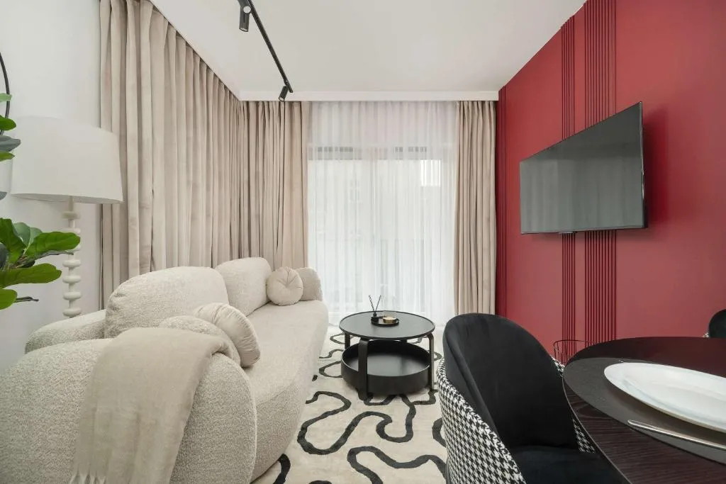 Image of Luksusowy Apartament w Centrum Wrocławia Blisko Parku z Klimatyzacją w Salonie by Noclegi Renters