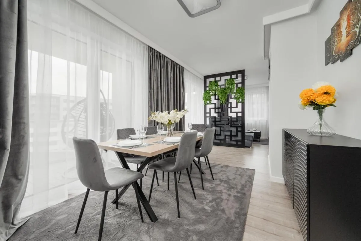 Image 4 of Luksusowy Apartament z 3 Sypialniami, Klimatyzacją, Parkingiem i Biurkiem we Wrocławiu by Renters Prestige