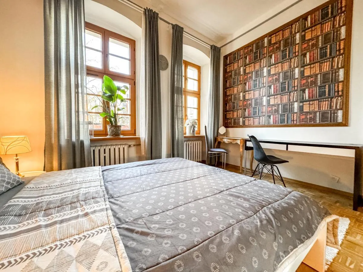 Image 1 of Luxury Decor & Amazing Island Views, Center! 5mins Rynek
