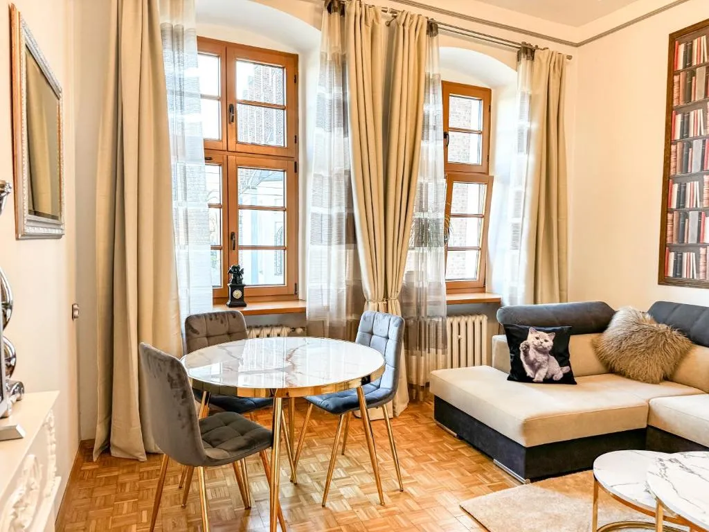 Image of Luxury Decor & Amazing Island Views, Center! 5mins Rynek