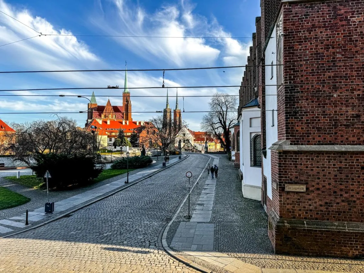 Image 2 of Luxury Decor & Amazing Island Views, Center! 5mins Rynek